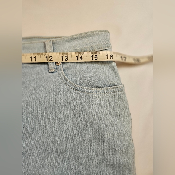 Gloria Vanderbilt Womens Light Wash Amanda Slimming Effect Capri Jeans Size 8 - Picture 8 of 12